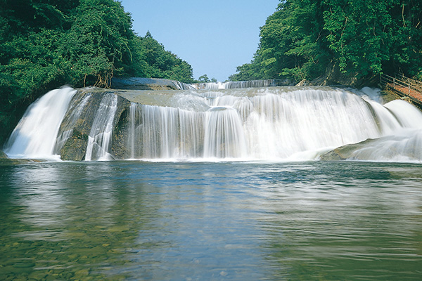 滑津大滝　写真提供：宮城県観光課